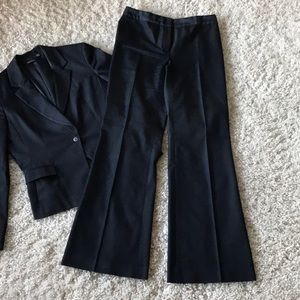 Tahari navy suit set, great condition.
